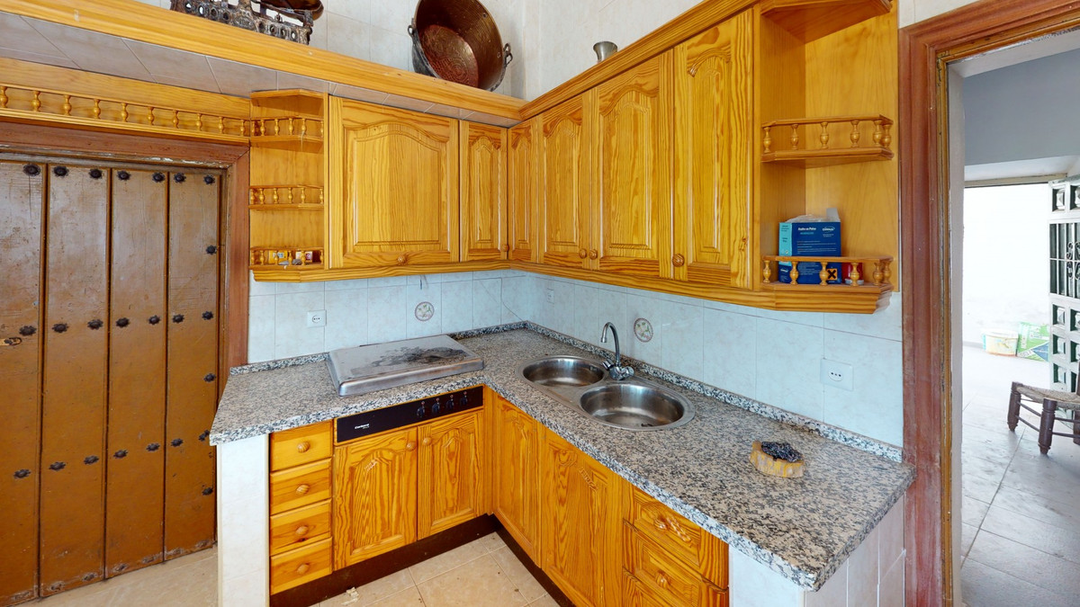 18 Bed Townhouse for sale in Comares Costa Del Sol East, Málaga, Spain