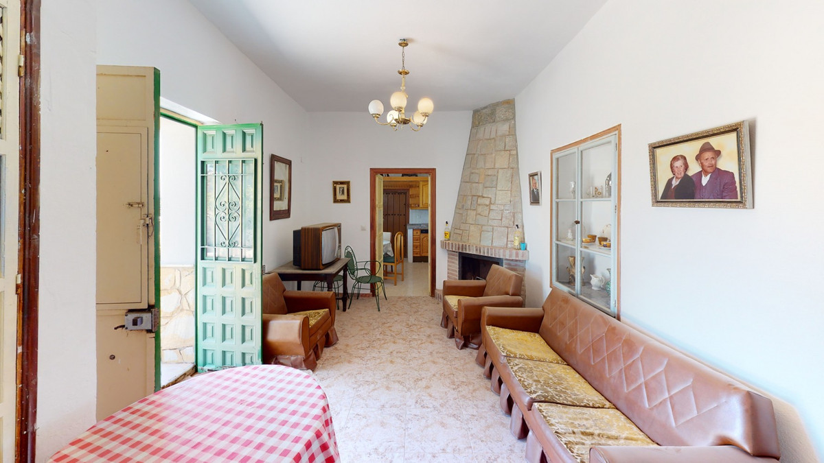 18 Bed Townhouse for sale in Comares Costa Del Sol East, Málaga, Spain