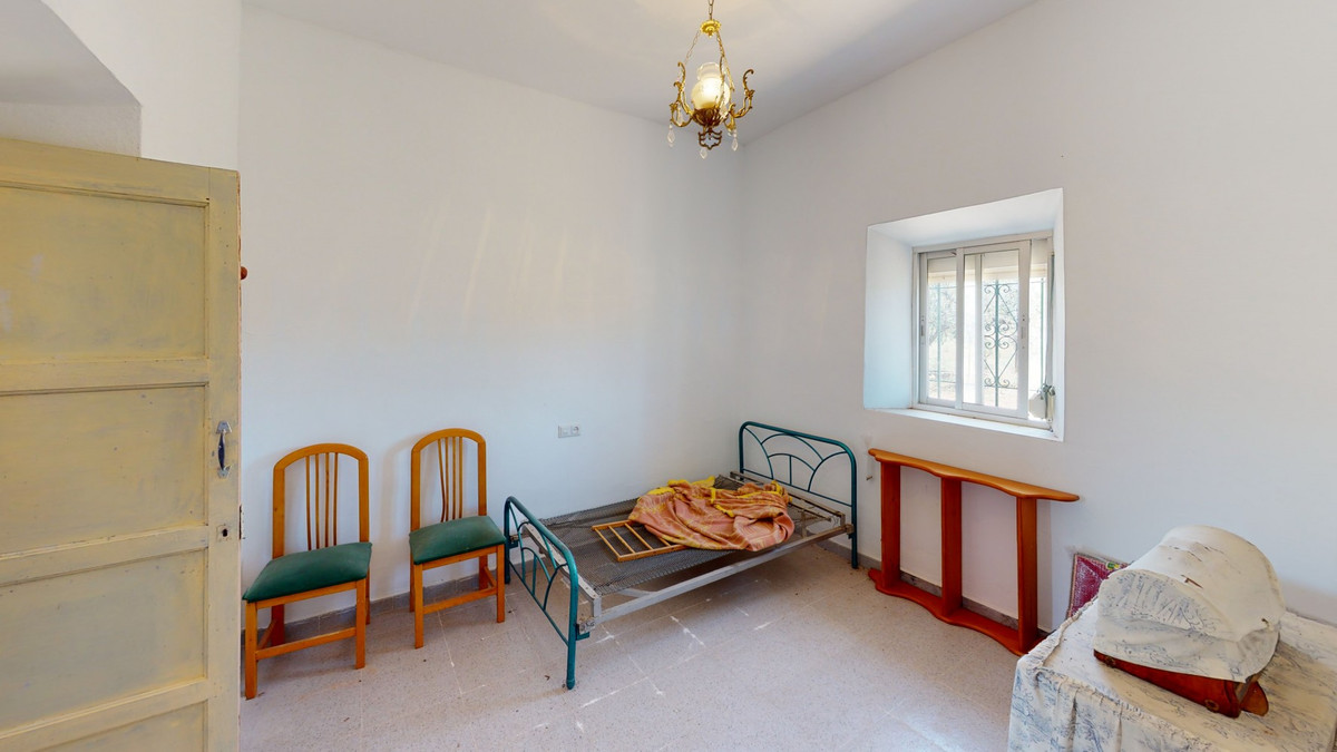 18 Bed Townhouse for sale in Comares Costa Del Sol East, Málaga, Spain
