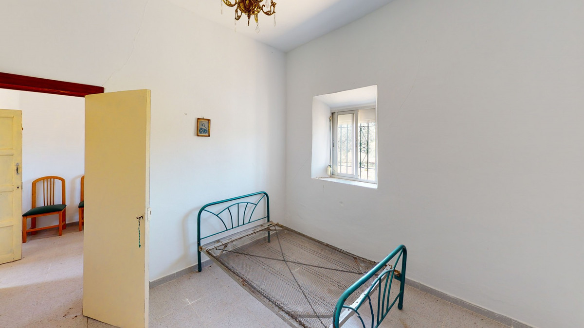18 Bed Townhouse for sale in Comares Costa Del Sol East, Málaga, Spain