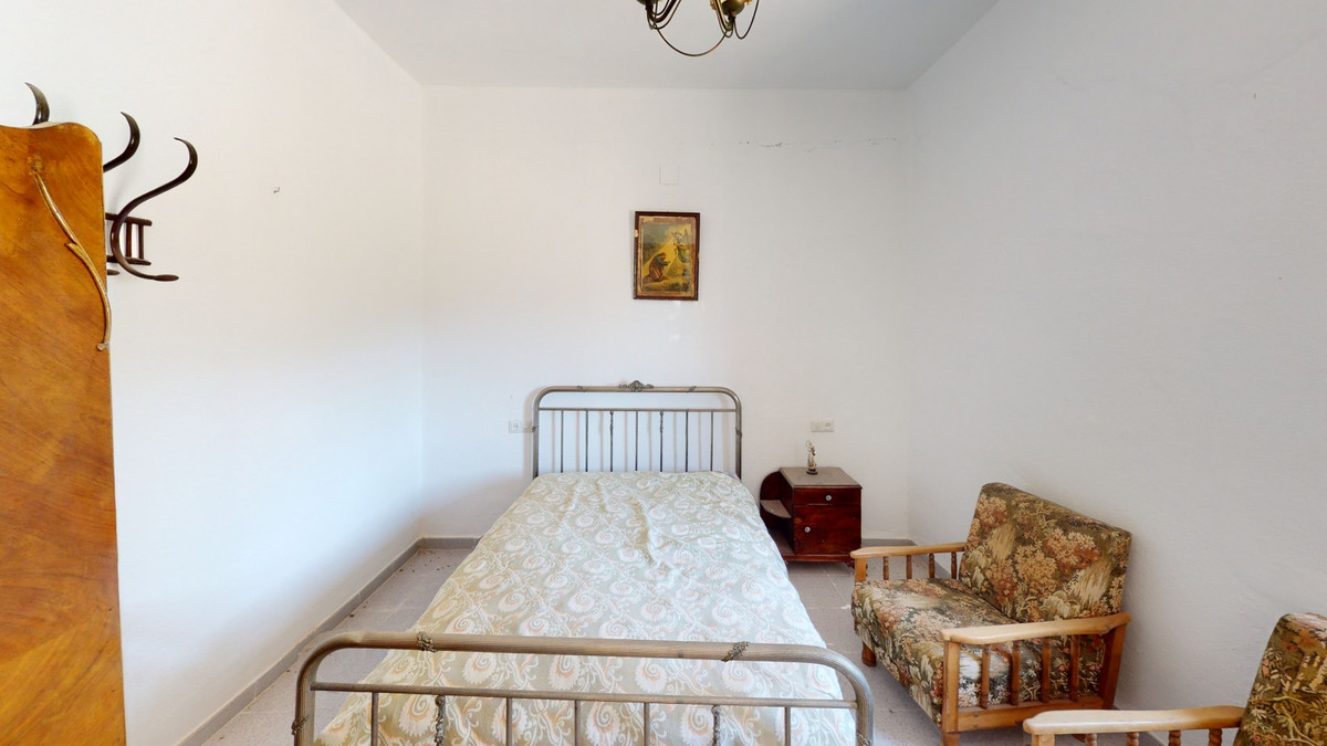 18 Bed Townhouse for sale in Comares Costa Del Sol East, Málaga, Spain