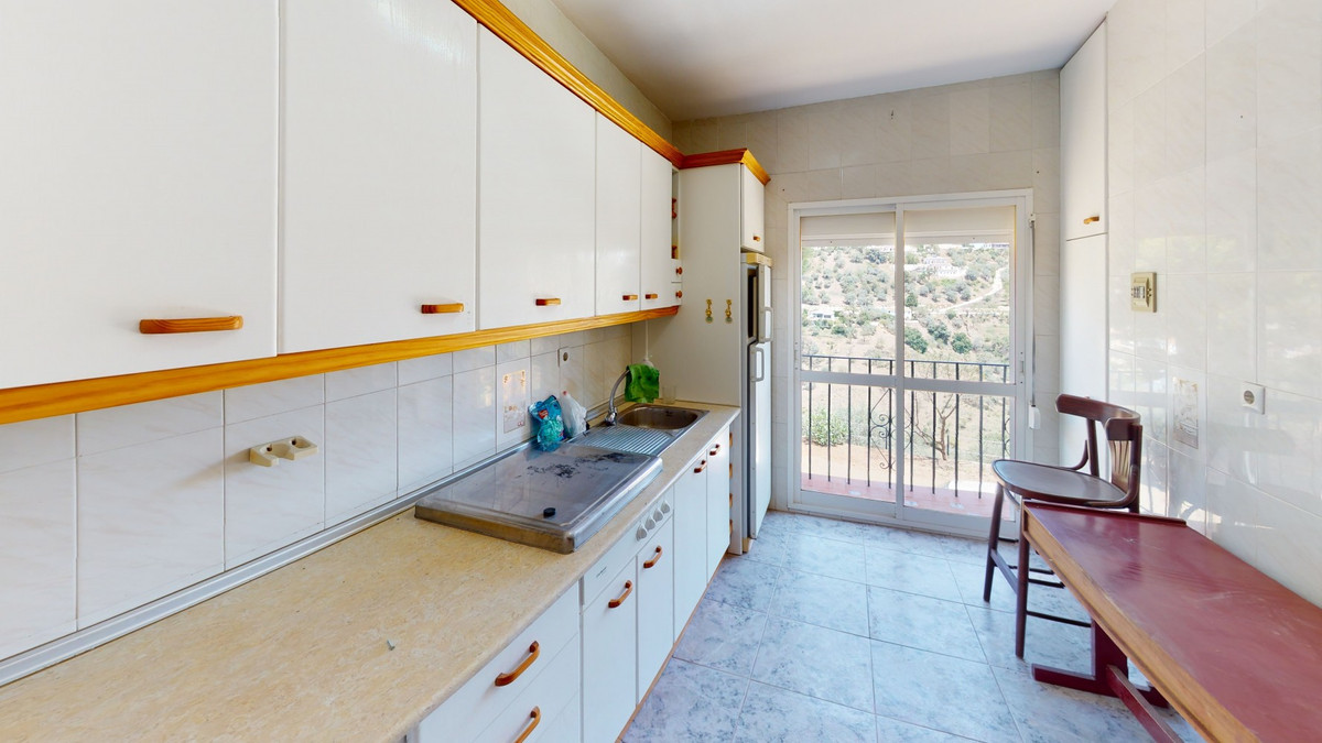 18 Bed Townhouse for sale in Comares Costa Del Sol East, Málaga, Spain