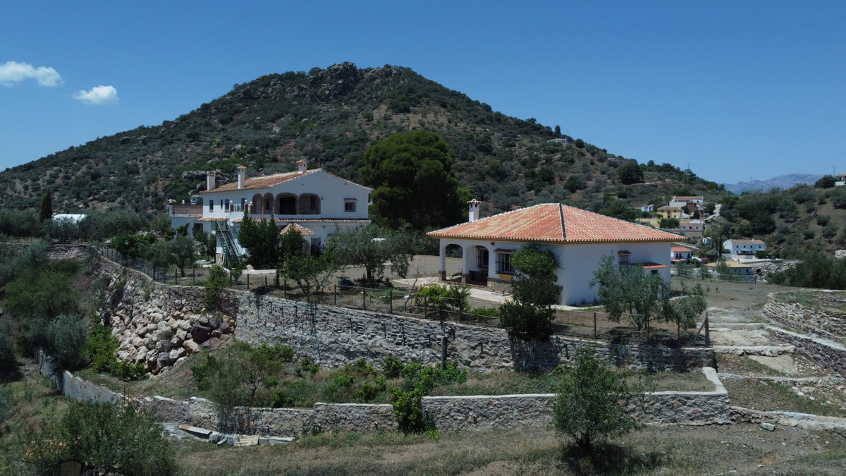 18 Bed Townhouse for sale in Comares Costa Del Sol East, Málaga, Spain