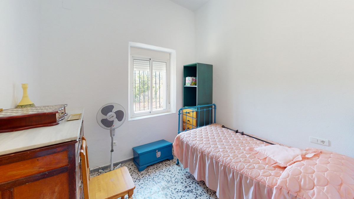 18 Bed Townhouse for sale in Comares Costa Del Sol East, Málaga, Spain