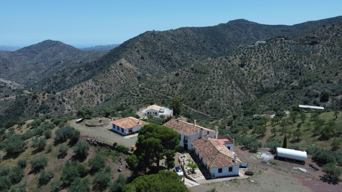 18 Bed Townhouse for sale in Comares Costa Del Sol East, Málaga, Spain