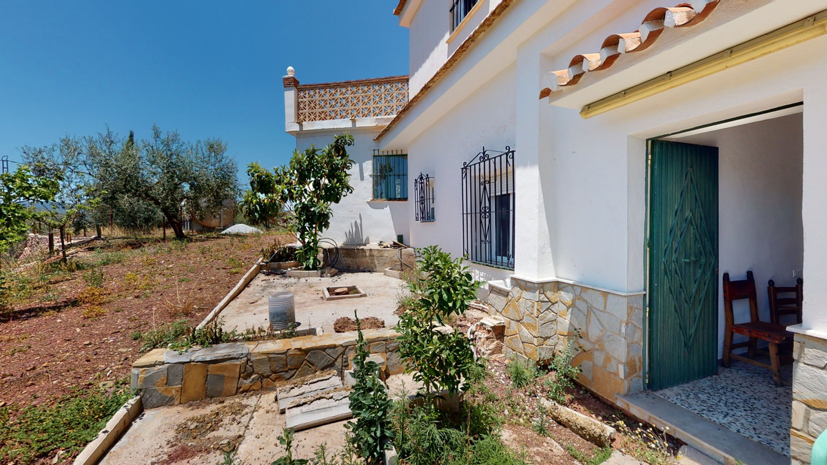 18 Bed Townhouse for sale in Comares Costa Del Sol East, Málaga, Spain