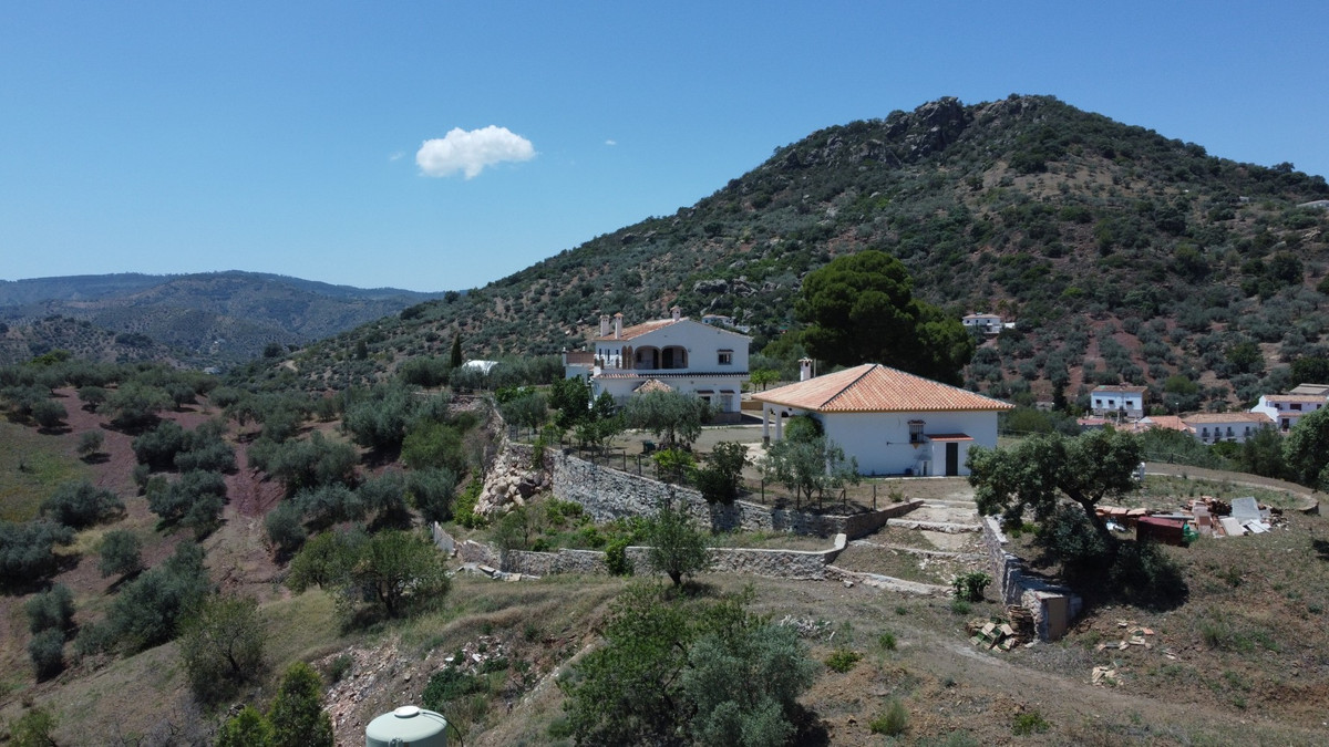 18 Bed Townhouse for sale in Comares Costa Del Sol East, Málaga, Spain
