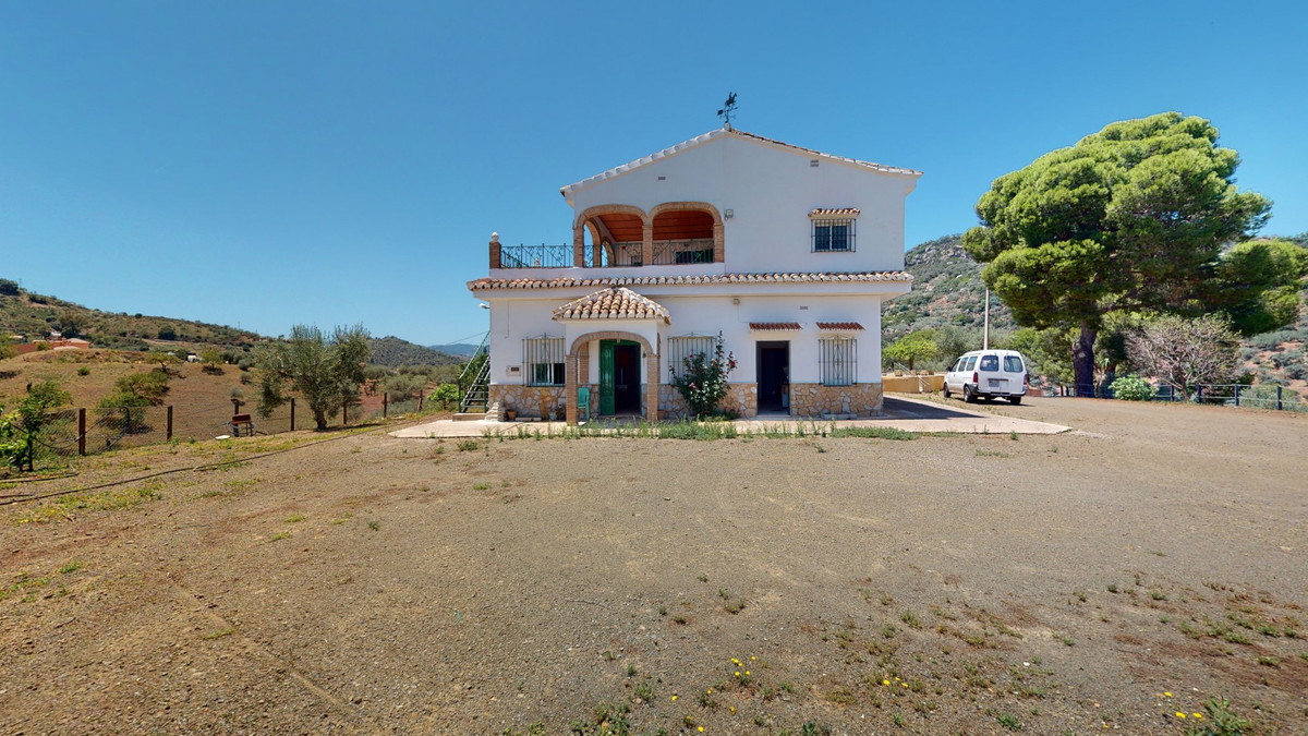 18 Bed Townhouse for sale in Comares Costa Del Sol East, Málaga, Spain