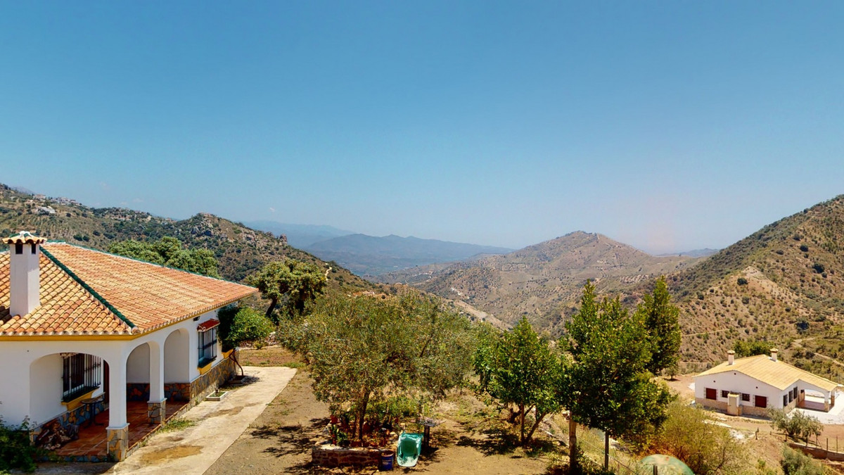 18 Bed Townhouse for sale in Comares Costa Del Sol East, Málaga, Spain