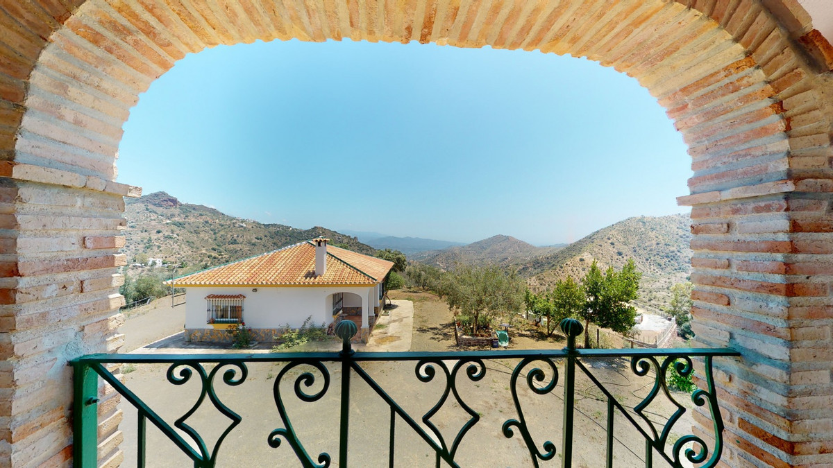 18 Bed Townhouse for sale in Comares Costa Del Sol East, Málaga, Spain