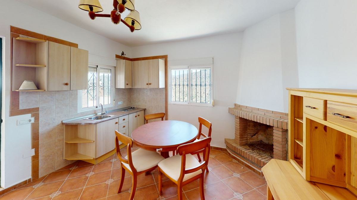 18 Bed Townhouse for sale in Comares Costa Del Sol East, Málaga, Spain