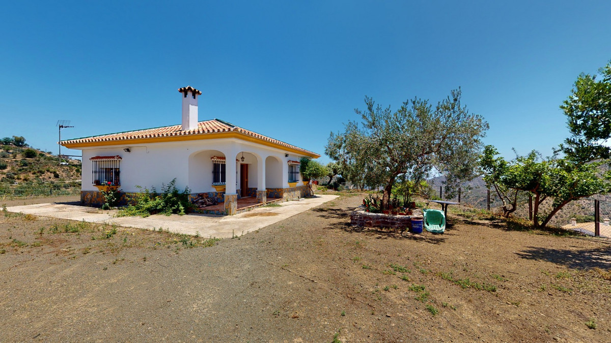 18 Bed Townhouse for sale in Comares Costa Del Sol East, Málaga, Spain