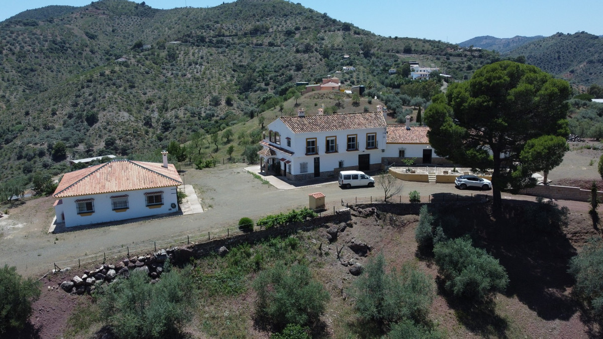 18 Bed Townhouse for sale in Comares Costa Del Sol East, Málaga, Spain