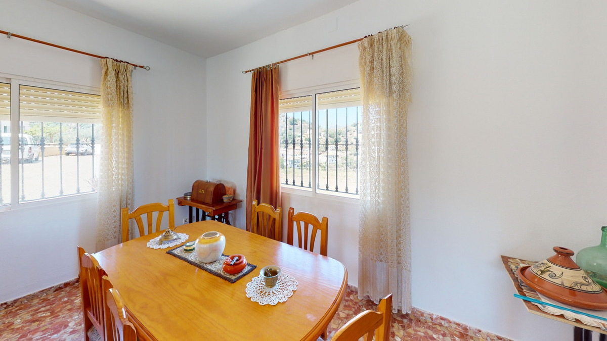 18 Bed Townhouse for sale in Comares Costa Del Sol East, Málaga, Spain
