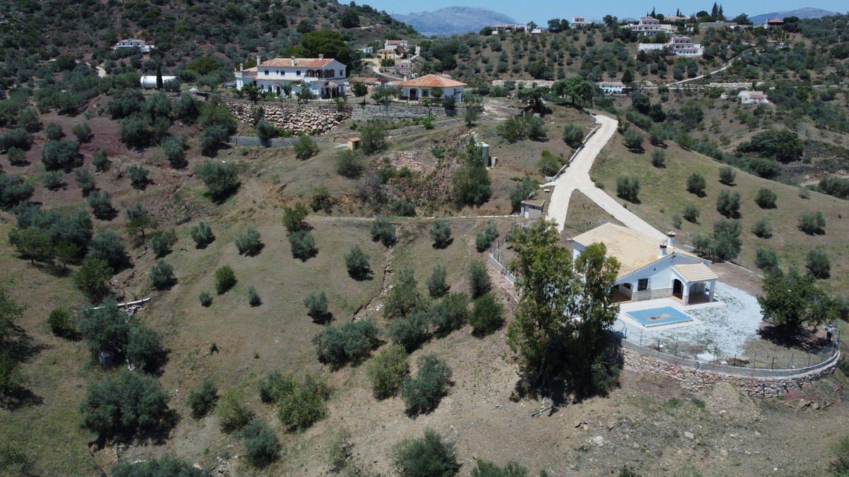 18 Bed Townhouse for sale in Comares Costa Del Sol East, Málaga, Spain
