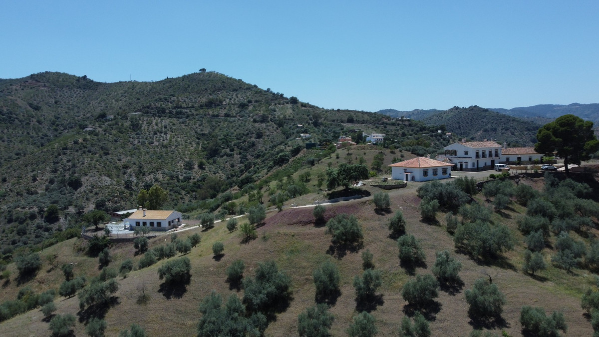 18 Bed Townhouse for sale in Comares Costa Del Sol East, Málaga, Spain