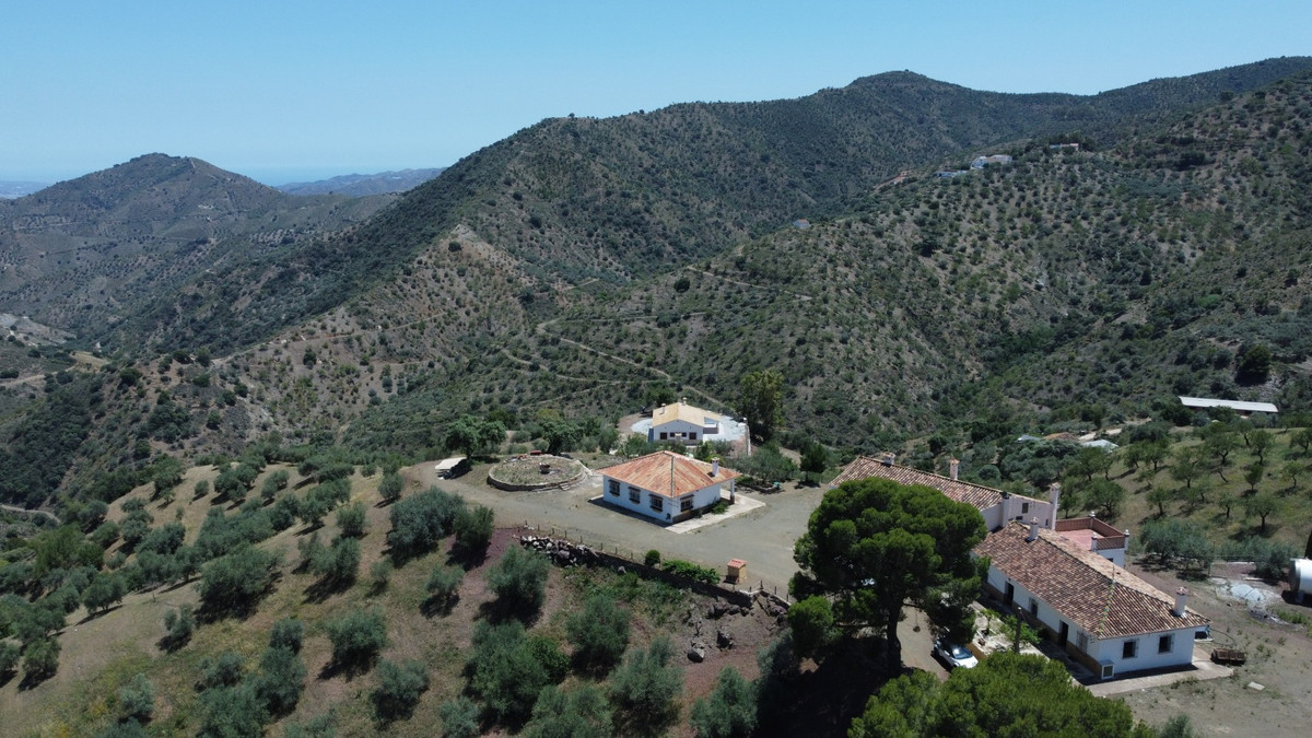 18 Bed Townhouse for sale in Comares Costa Del Sol East, Málaga, Spain