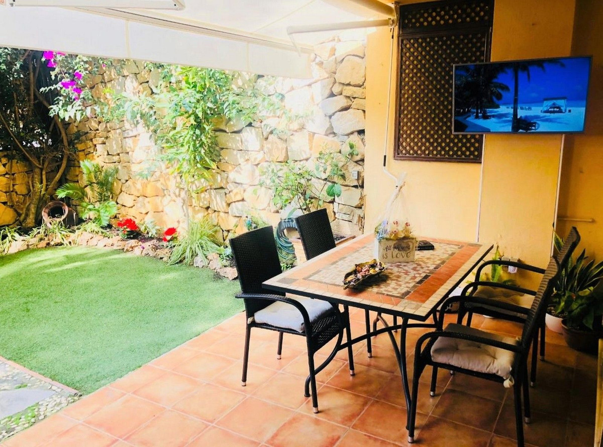 2 Bed Apartment for sale in Calahonda Costa Del Sol, Málaga, Spain