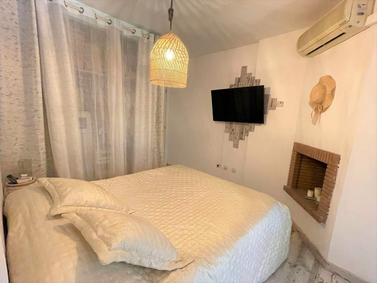 2 Bed Apartment for sale in Calahonda Costa Del Sol, Málaga, Spain