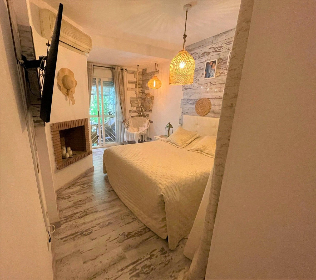 2 Bed Apartment for sale in Calahonda Costa Del Sol, Málaga, Spain