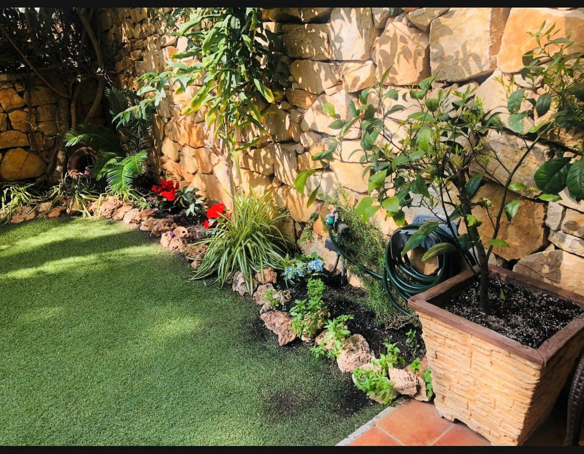 2 Bed Apartment for sale in Calahonda Costa Del Sol, Málaga, Spain