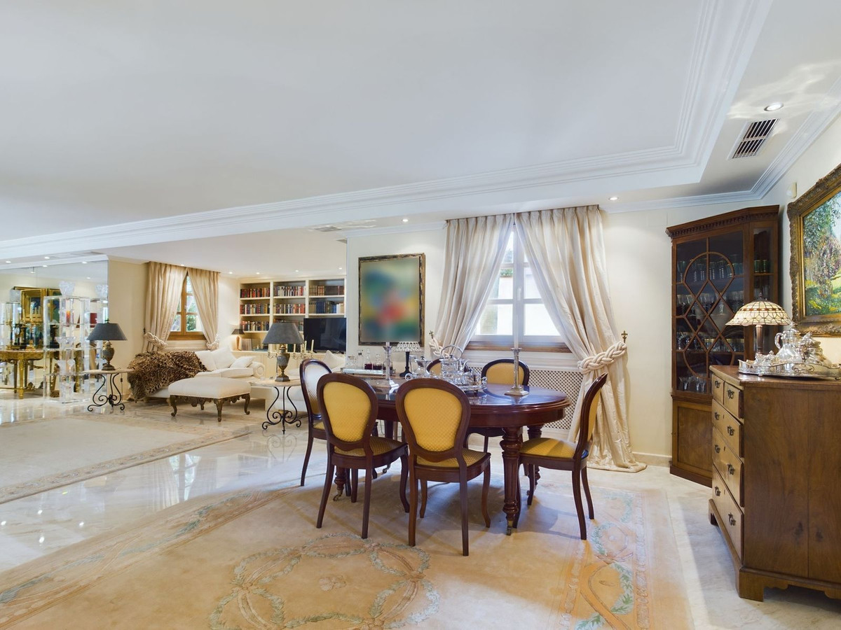 4 Bed Townhouse for sale in Nueva Andalucía Costa Del Sol, Málaga, Spain