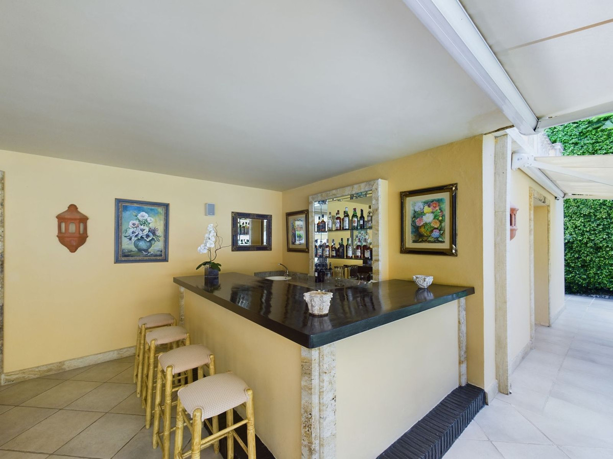 4 Bed Townhouse for sale in Nueva Andalucía Costa Del Sol, Málaga, Spain