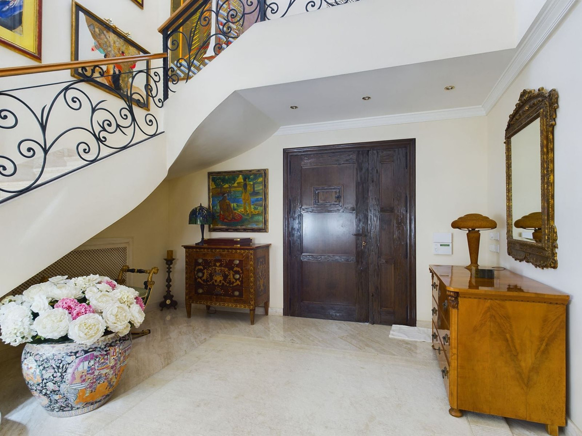 4 Bed Townhouse for sale in Nueva Andalucía Costa Del Sol, Málaga, Spain