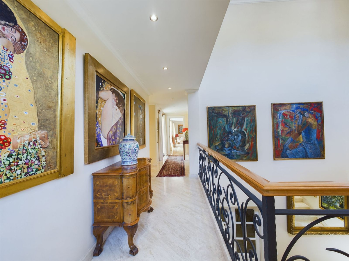 4 Bed Townhouse for sale in Nueva Andalucía Costa Del Sol, Málaga, Spain