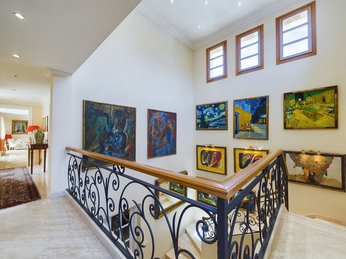4 Bed Townhouse for sale in Nueva Andalucía Costa Del Sol, Málaga, Spain
