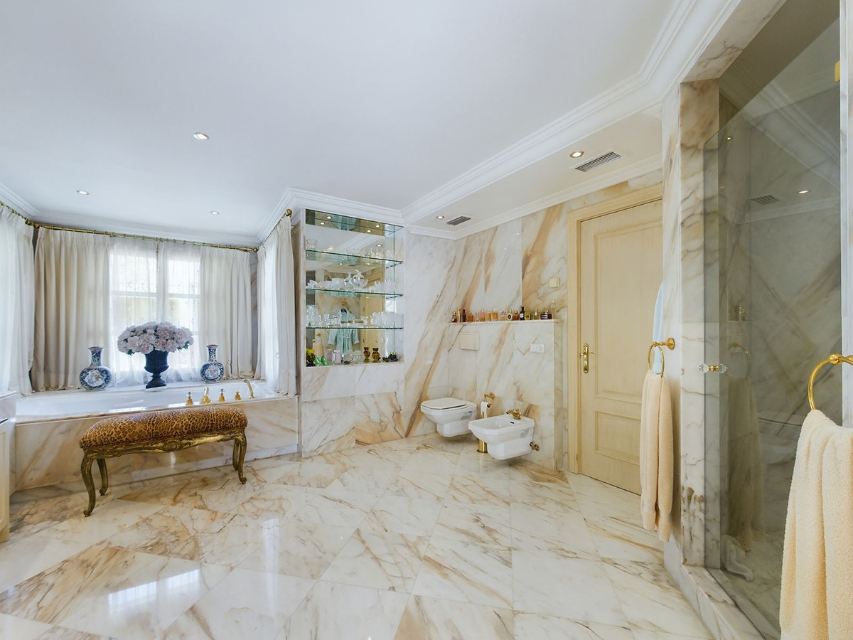 4 Bed Townhouse for sale in Nueva Andalucía Costa Del Sol, Málaga, Spain