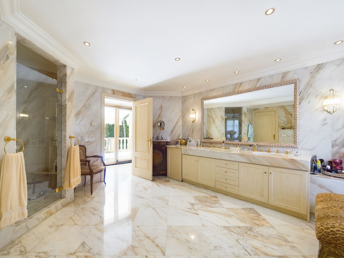 4 Bed Townhouse for sale in Nueva Andalucía Costa Del Sol, Málaga, Spain
