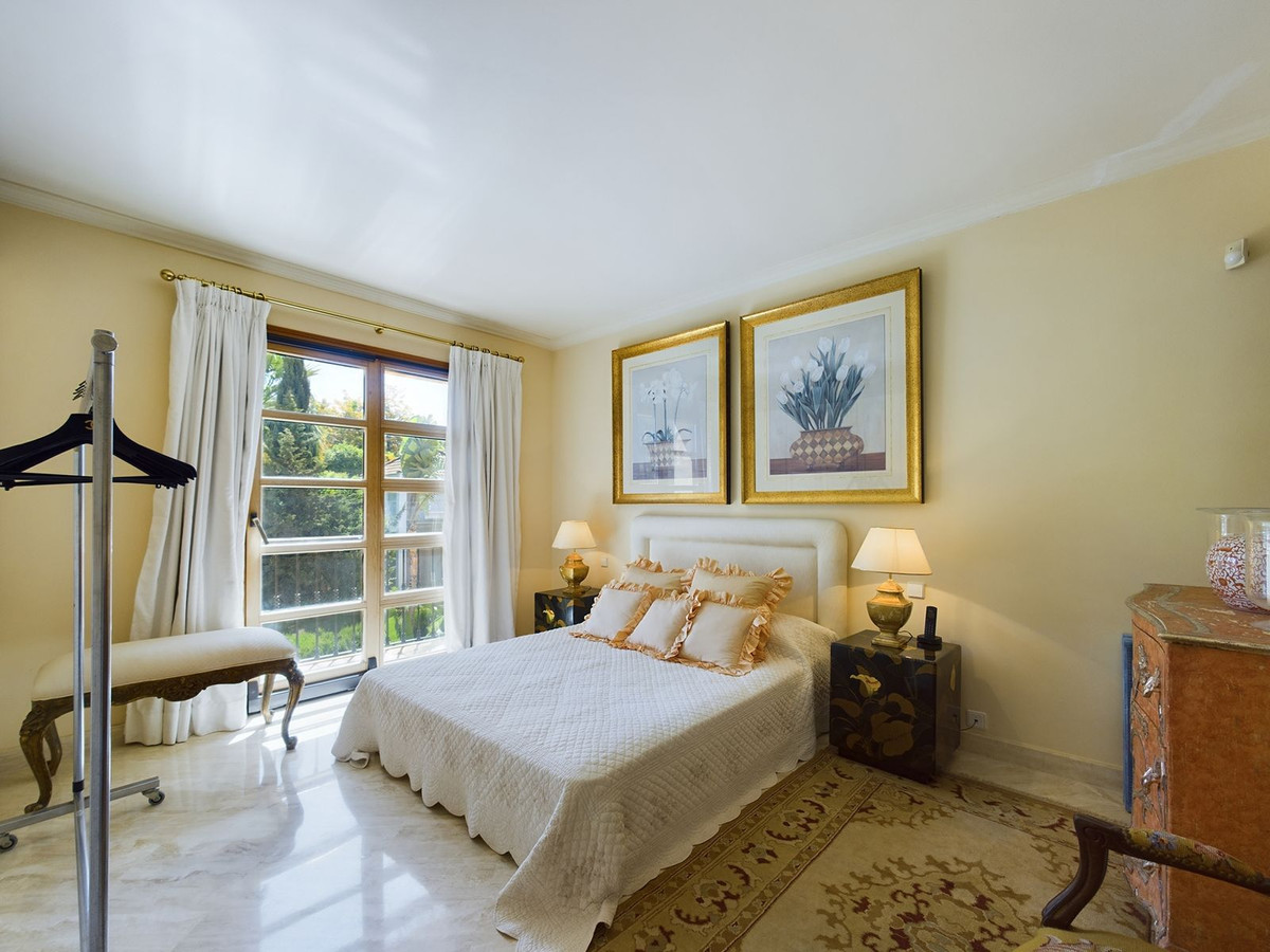 4 Bed Townhouse for sale in Nueva Andalucía Costa Del Sol, Málaga, Spain