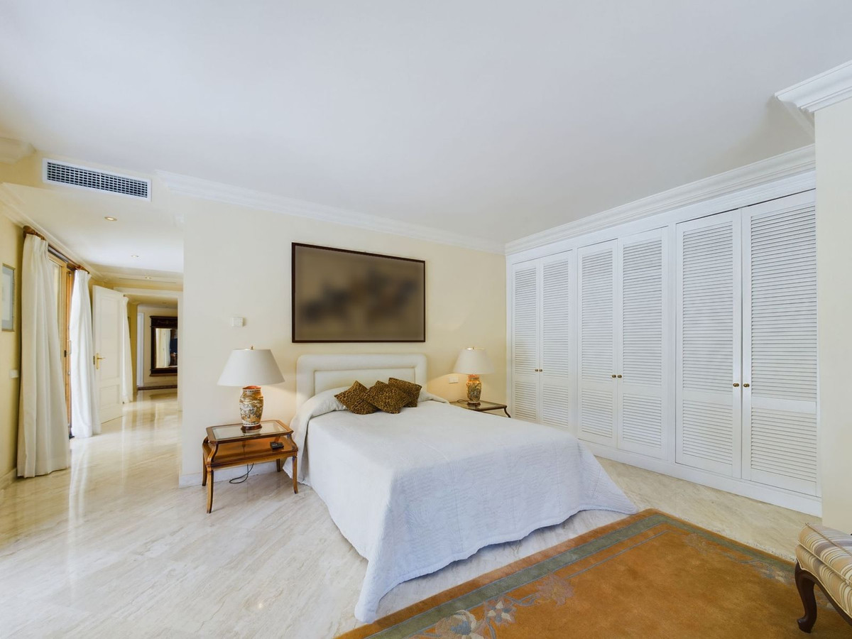 4 Bed Townhouse for sale in Nueva Andalucía Costa Del Sol, Málaga, Spain