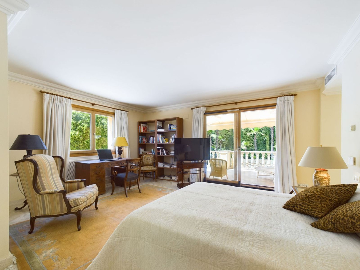 4 Bed Townhouse for sale in Nueva Andalucía Costa Del Sol, Málaga, Spain