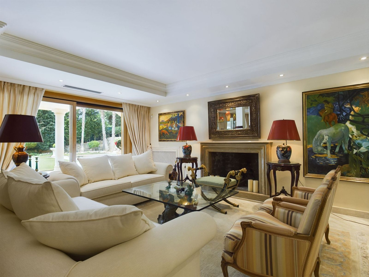 4 Bed Townhouse for sale in Nueva Andalucía Costa Del Sol, Málaga, Spain