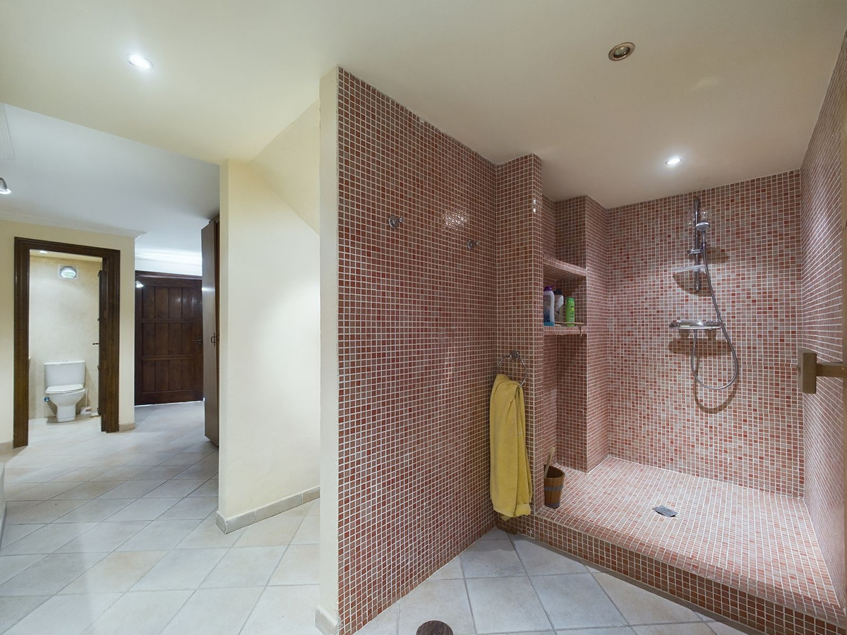 4 Bed Townhouse for sale in Nueva Andalucía Costa Del Sol, Málaga, Spain