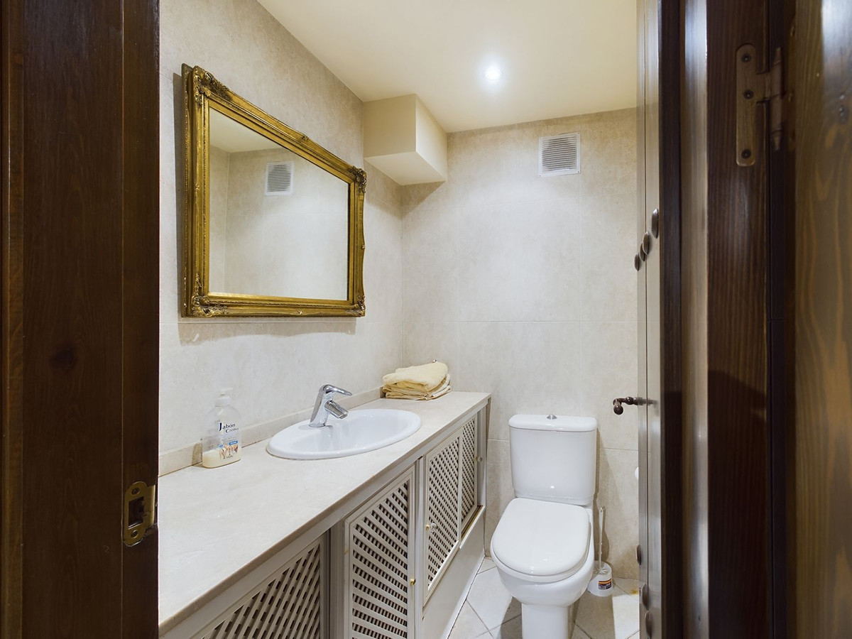 4 Bed Townhouse for sale in Nueva Andalucía Costa Del Sol, Málaga, Spain
