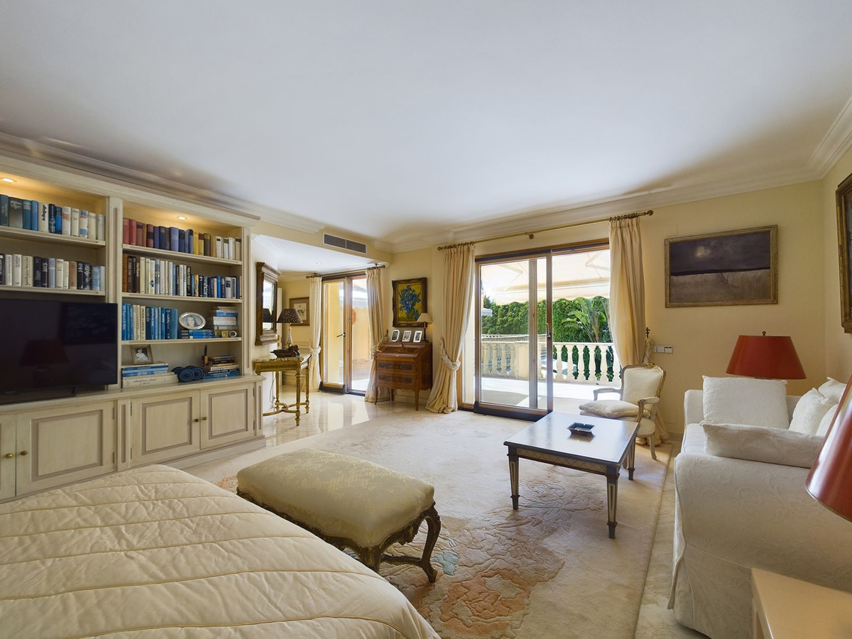 4 Bed Townhouse for sale in Nueva Andalucía Costa Del Sol, Málaga, Spain