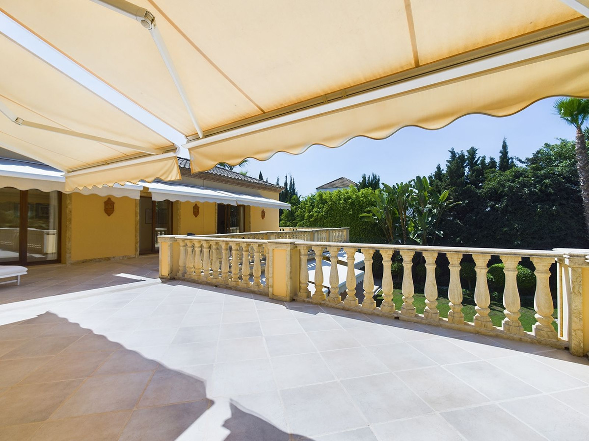 4 Bed Townhouse for sale in Nueva Andalucía Costa Del Sol, Málaga, Spain