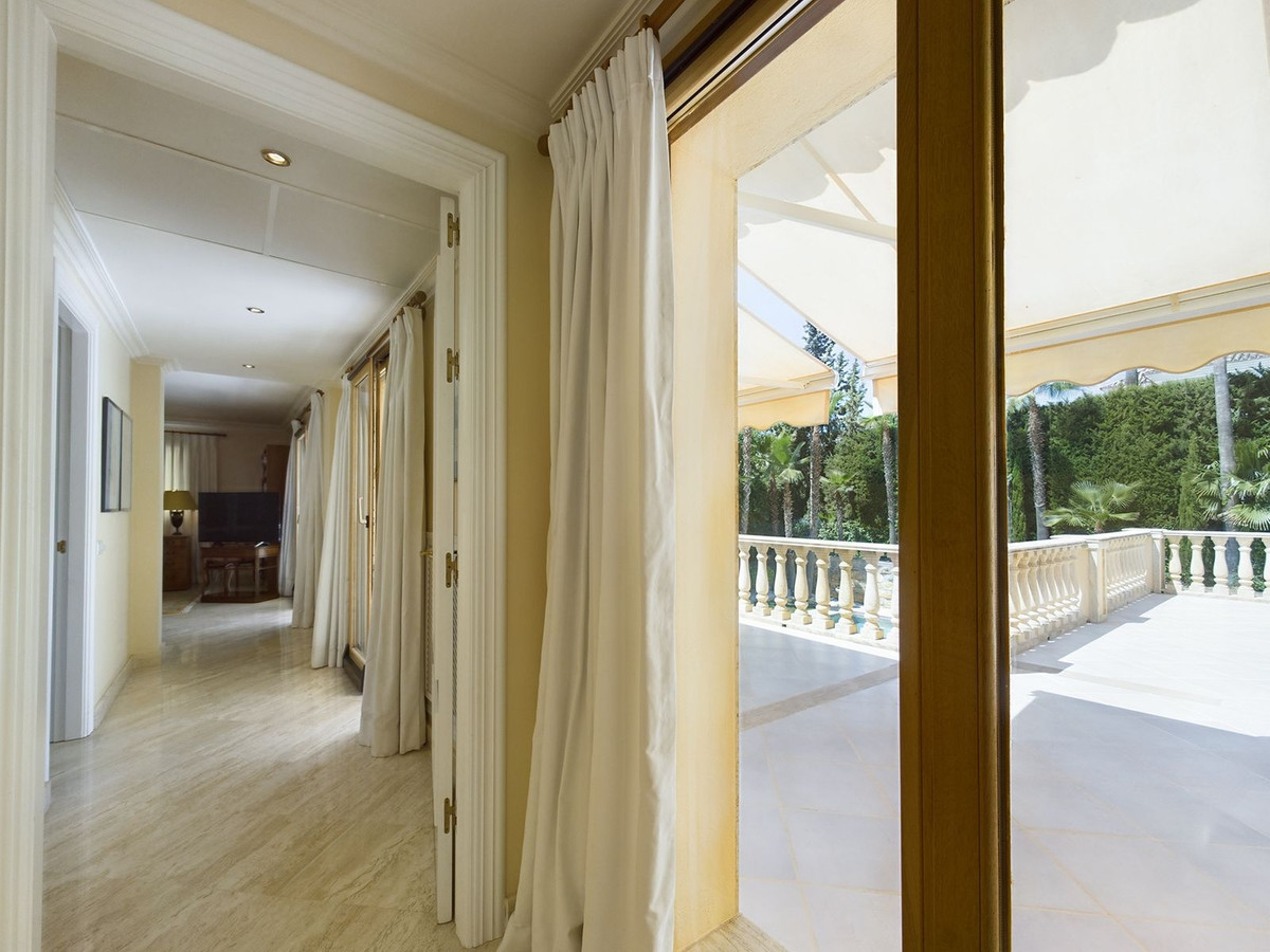 4 Bed Townhouse for sale in Nueva Andalucía Costa Del Sol, Málaga, Spain