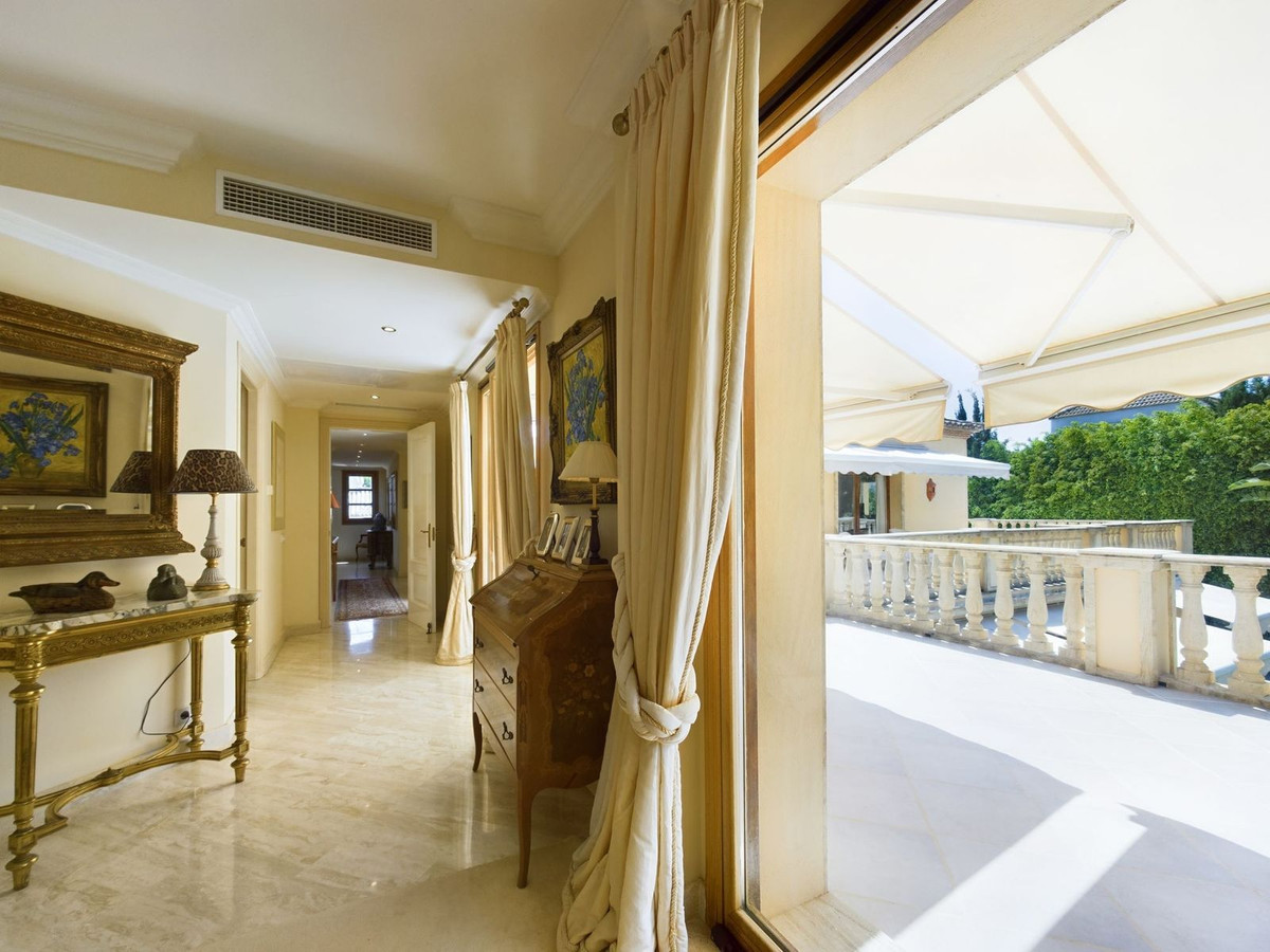 4 Bed Townhouse for sale in Nueva Andalucía Costa Del Sol, Málaga, Spain