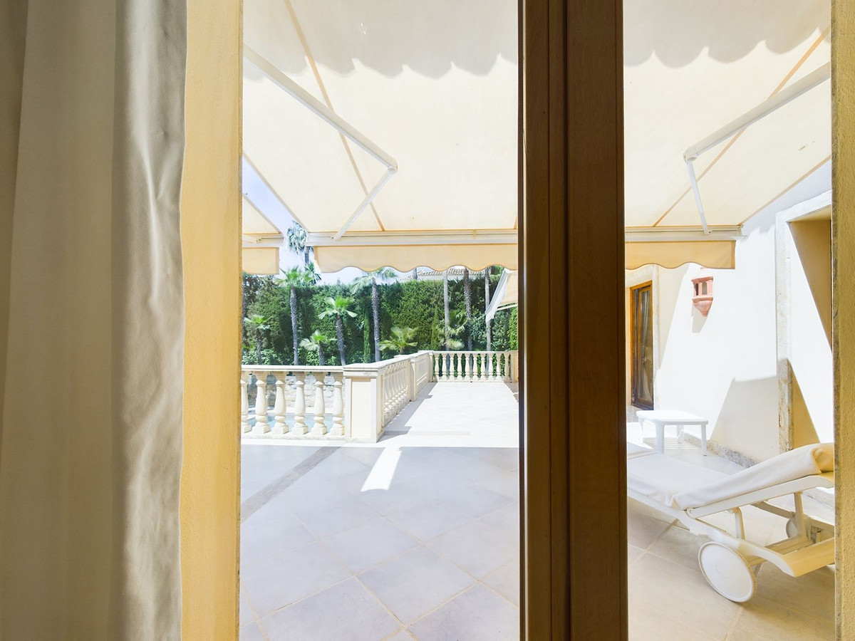 4 Bed Townhouse for sale in Nueva Andalucía Costa Del Sol, Málaga, Spain