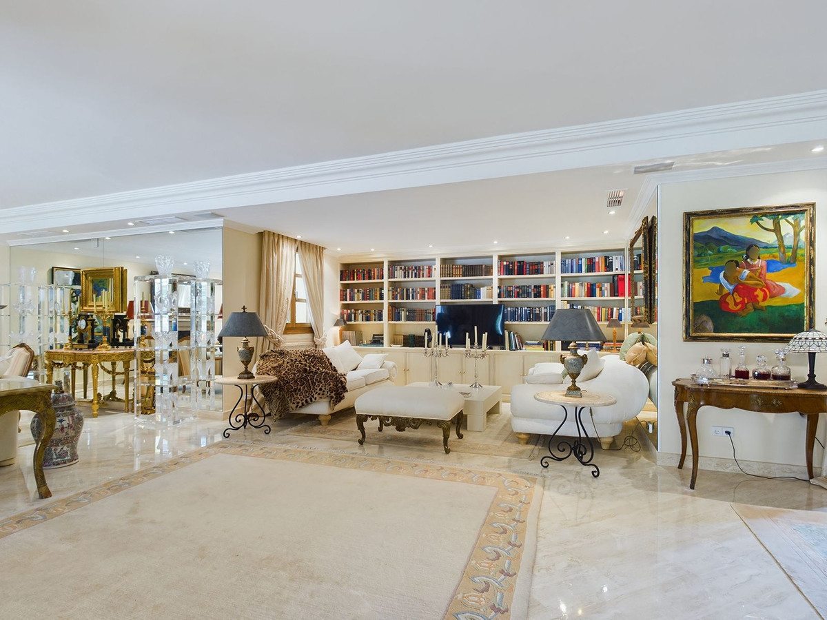 4 Bed Townhouse for sale in Nueva Andalucía Costa Del Sol, Málaga, Spain