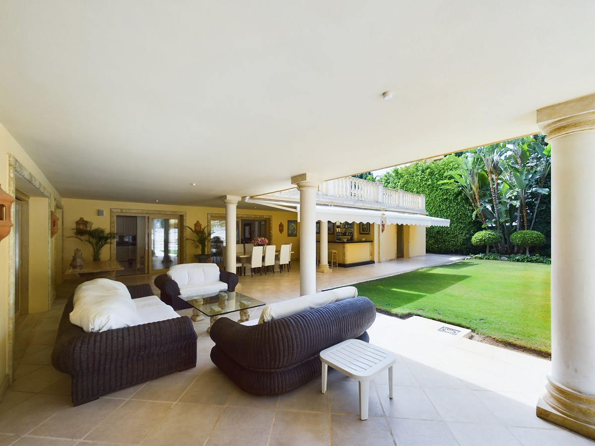 4 Bed Townhouse for sale in Nueva Andalucía Costa Del Sol, Málaga, Spain