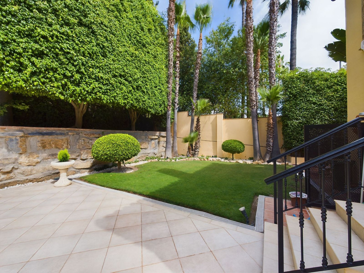 4 Bed Townhouse for sale in Nueva Andalucía Costa Del Sol, Málaga, Spain