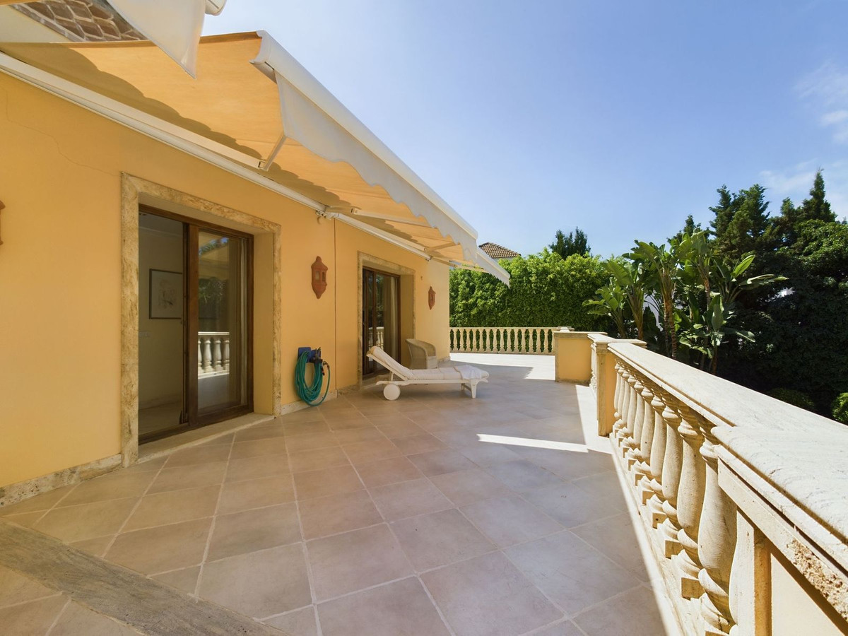 4 Bed Townhouse for sale in Nueva Andalucía Costa Del Sol, Málaga, Spain