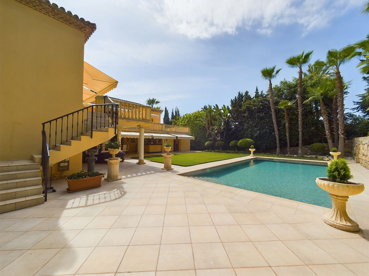 4 Bed Townhouse for sale in Nueva Andalucía Costa Del Sol, Málaga, Spain