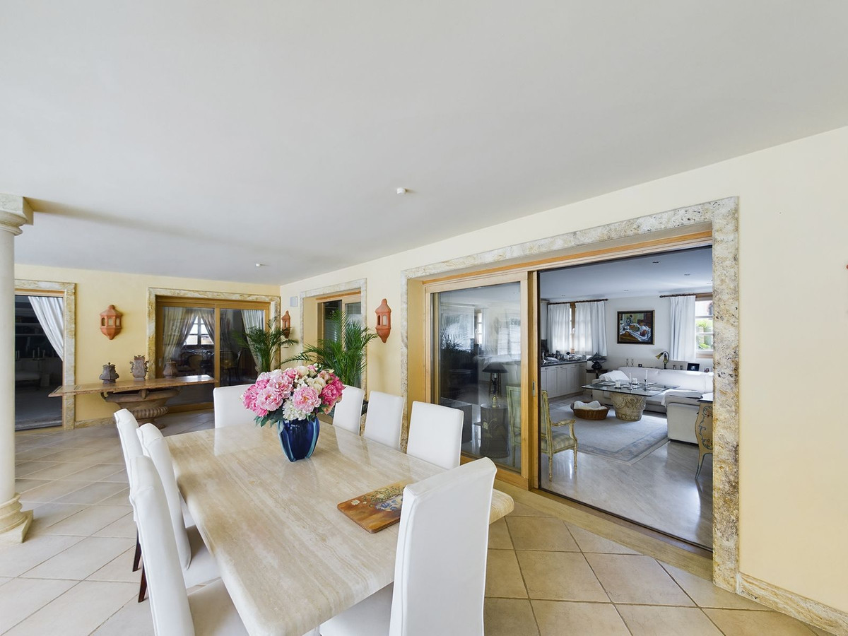 4 Bed Townhouse for sale in Nueva Andalucía Costa Del Sol, Málaga, Spain