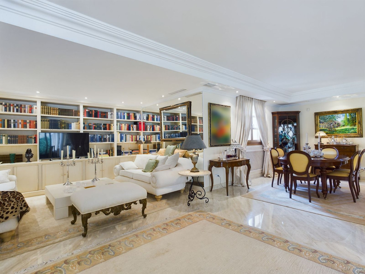 4 Bed Townhouse for sale in Nueva Andalucía Costa Del Sol, Málaga, Spain
